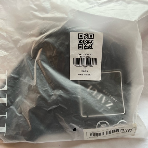 NWT Black bikini top, size large​ - Picture 8 of 9